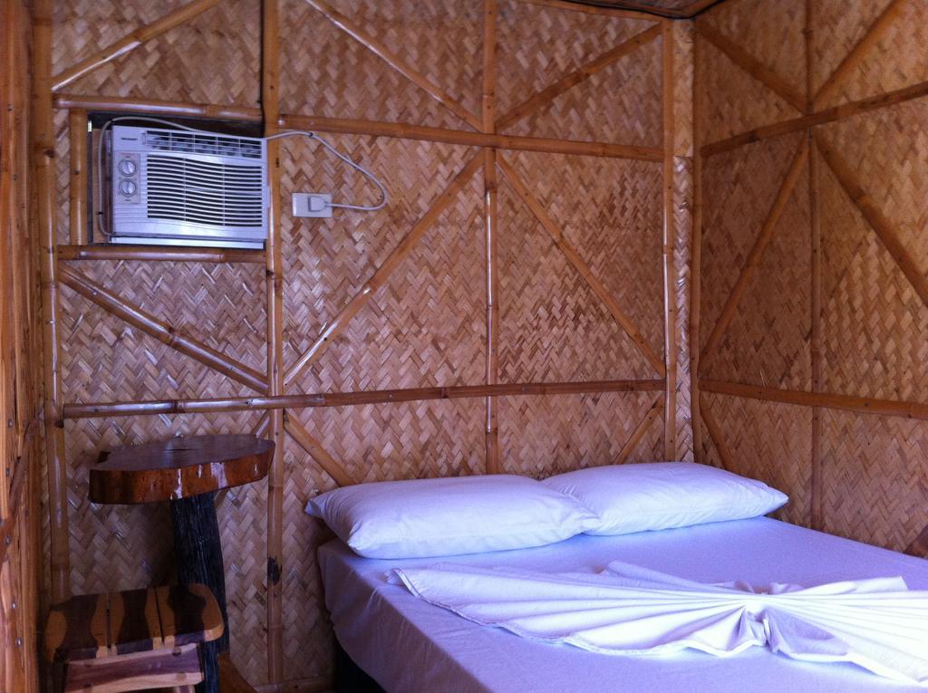 Bamboo House Beach alojamiento&restaurante Puerto Galera Exterior foto